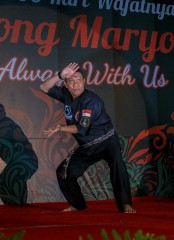 Performing Silat Empty hand techniques by Mr. Mochamad Amien – Chakra Lima